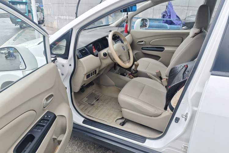 Used Venucia D50 2013 1.6L Manual Fashion Edition Driver Seat