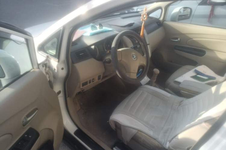 Used Venucia D50 2013 1.6L Manual Fashion Edition Driver Seat