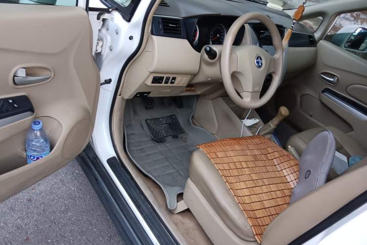 Used Venucia D50 2013 1.6L Manual Luxury Edition Driver Seat