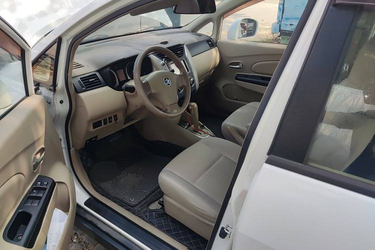 Used Venucia D50 2013 1.6L Automatic Fashion Edition Driver Seat