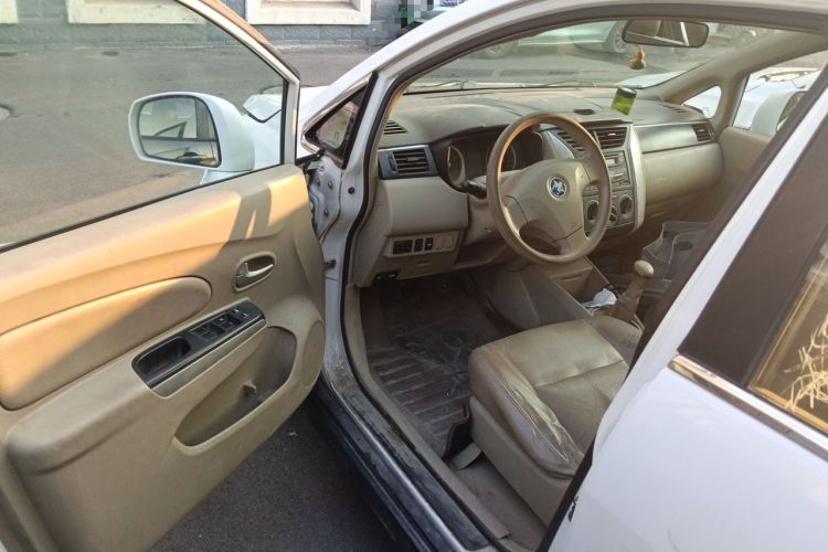 Used Venucia D50 2013 1.6L Manual Luxury Edition Driver Seat