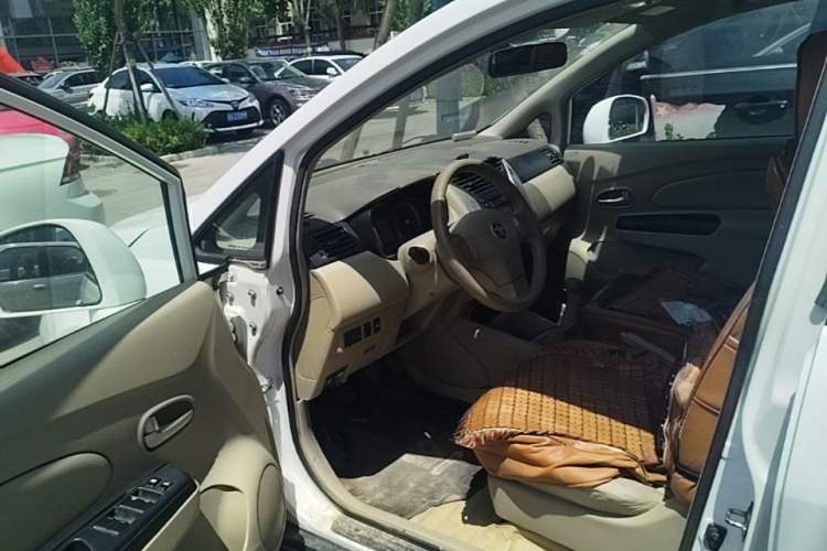 Used Venucia D50 2013 1.6L Manual Fashion Edition Driver Seat