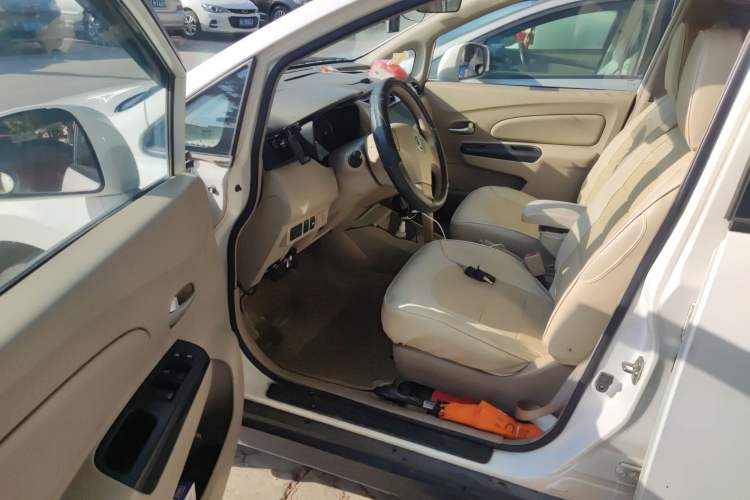 Used Venucia D50 2013 1.6L Automatic Fashion Edition Driver Seat