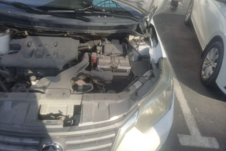 Used Venucia D50 2013 1.6L Manual Fashion Edition Engine Bay Left