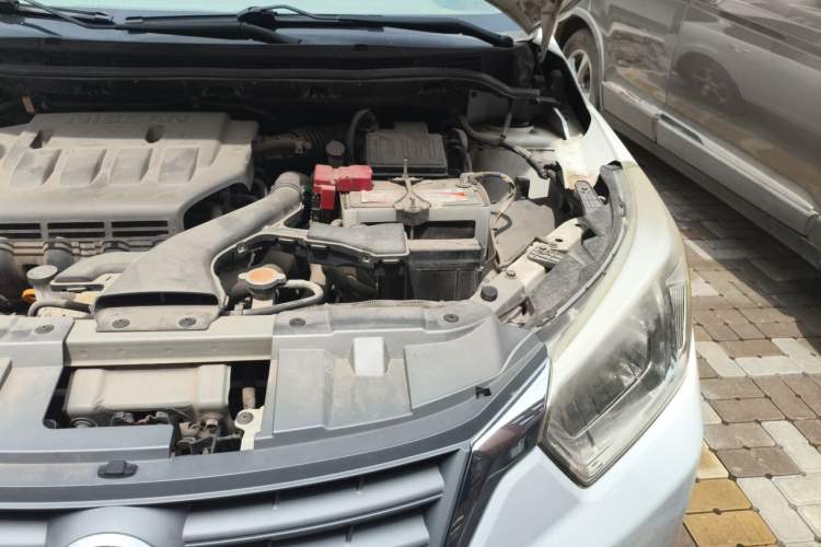 Used Venucia D50 2013 1.6L Automatic Fashion Edition Engine Bay Left