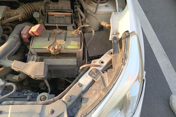 Used Venucia D50 2013 1.6L Manual Luxury Edition Engine Bay Left