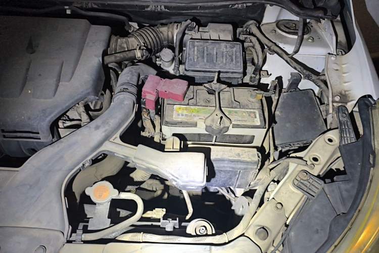 Used Venucia D50 2013 1.6L Manual Luxury Edition Engine Bay Left