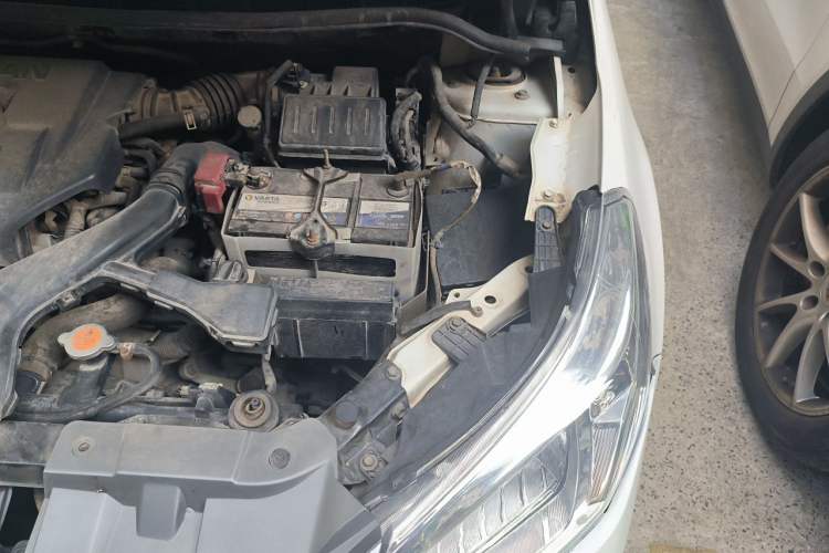 Used Venucia D50 2013 1.6L Manual Luxury Edition Engine Bay Left