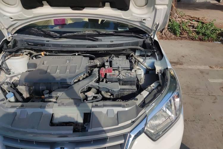 Used Venucia D50 2013 1.6L Automatic Fashion Edition Engine Bay Left