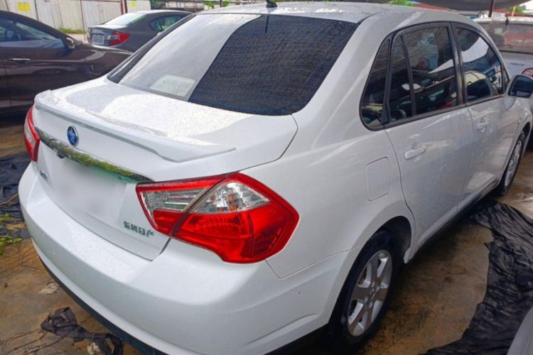 Used Venucia D50 2013 1.6L Automatic Luxury Edition Exterior 2