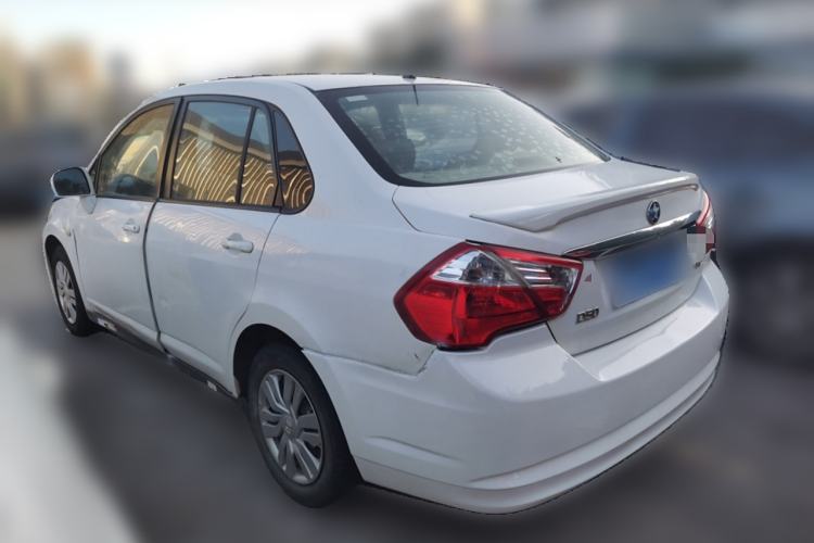 Used Venucia D50 2013 1.6L Automatic Fashion Edition Exterior 3