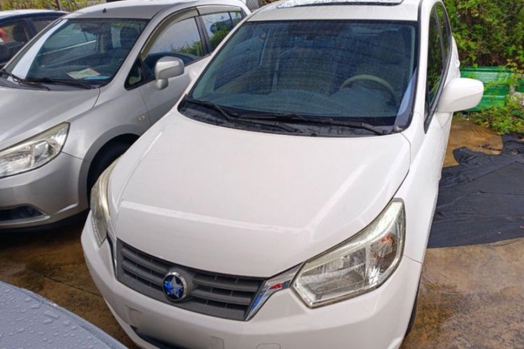 Used Venucia D50 2013 1.6L Automatic Luxury Edition Exterior 4