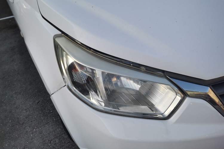 Used Venucia D50 2013 1.6L Automatic Fashion Edition Exterior 6