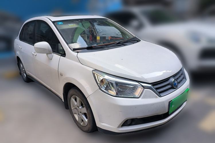 Used Venucia D50 2013 1.6L Manual Luxury Edition Front Right 45 Deg