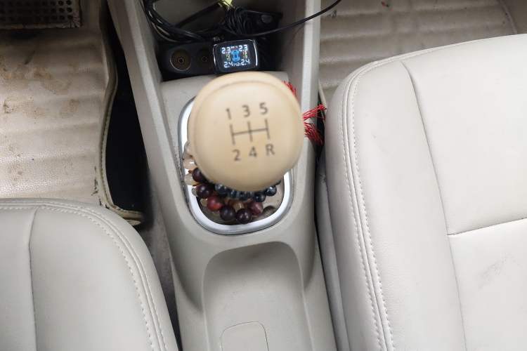 Used Venucia D50 2013 1.6L Manual Fashion Edition Gear Lever
