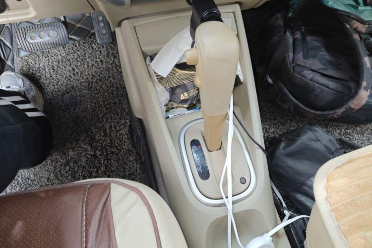Used Venucia D50 2013 1.6L Automatic Fashion Edition Gear Lever