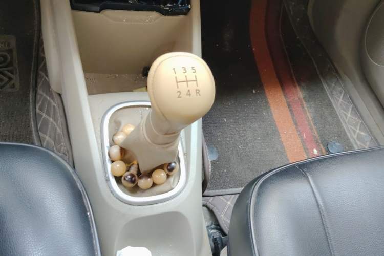 Used Venucia D50 2013 1.6L Manual Fashion Edition Gear Lever