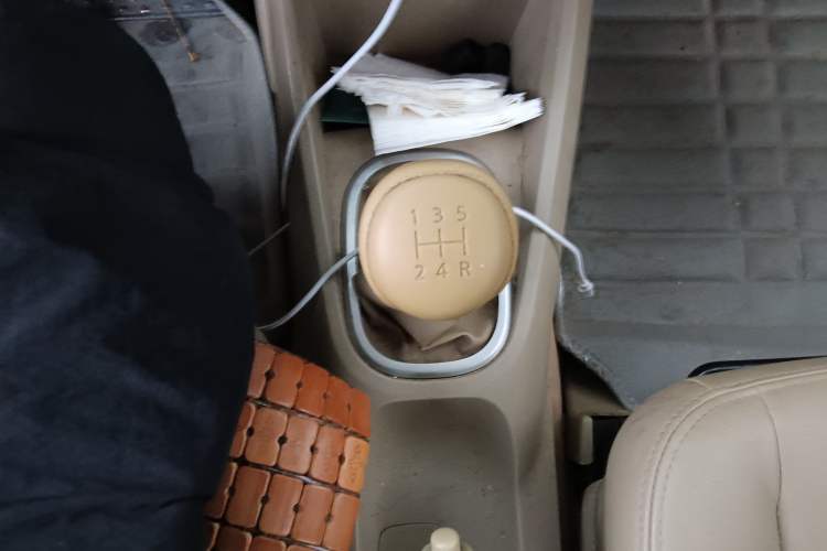 Used Venucia D50 2013 1.6L Manual Luxury Edition Gear Lever