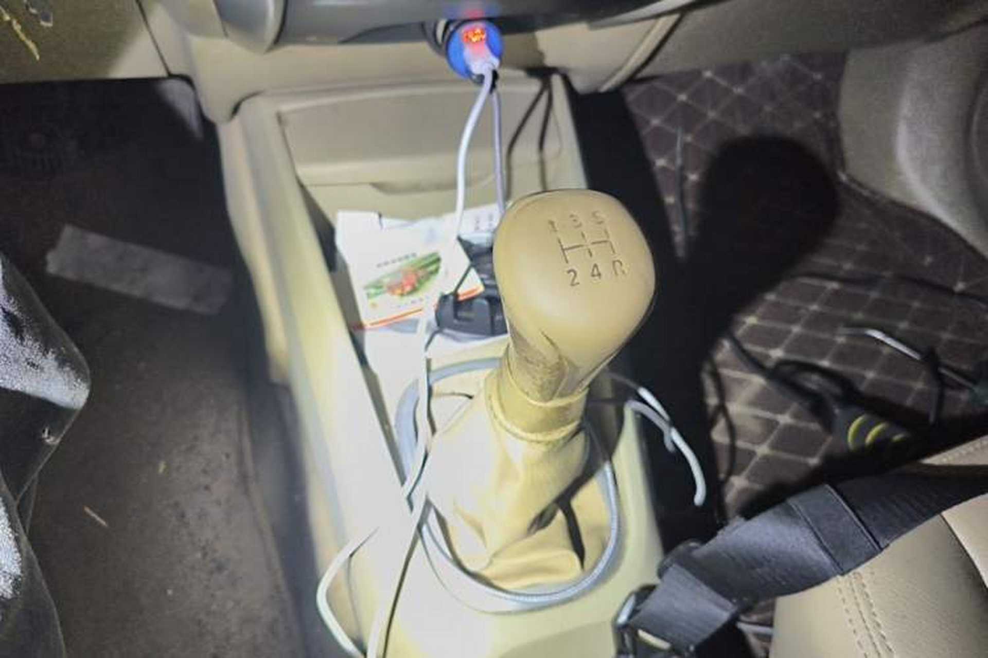 Used Venucia D50 2013 1.6L Manual Luxury Edition Gear Lever