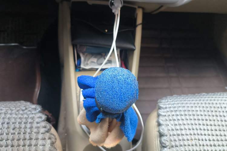 Used Venucia D50 2013 1.6L Manual Luxury Edition Gear Lever