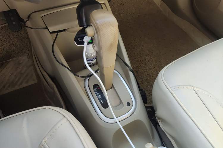 Used Venucia D50 2013 1.6L Automatic Fashion Edition Gear Lever