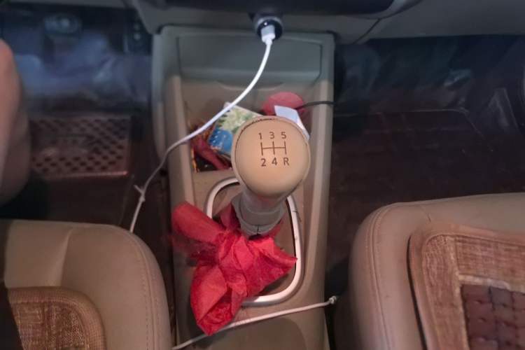 Used Venucia D50 2013 1.6L Manual Luxury Edition Gear Lever