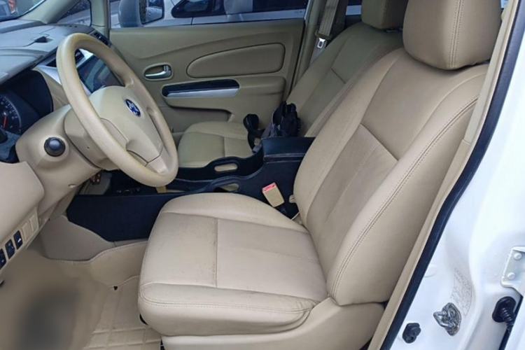 Used Venucia D50 2013 1.6L Automatic Luxury Edition Interior 2
