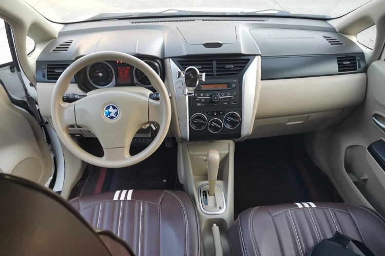 Used Venucia D50 2013 1.6L Automatic Fashion Edition Interior 2