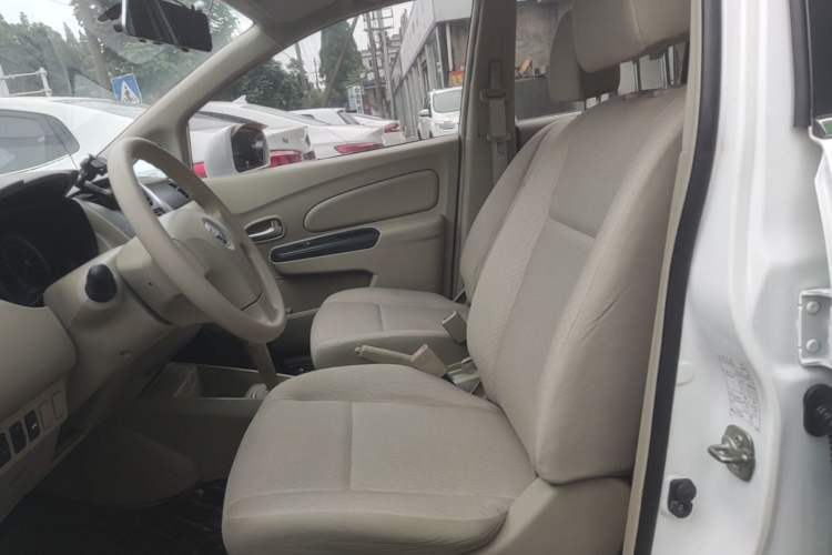 Used Venucia D50 2013 1.6L Automatic Fashion Edition Left Front Seat