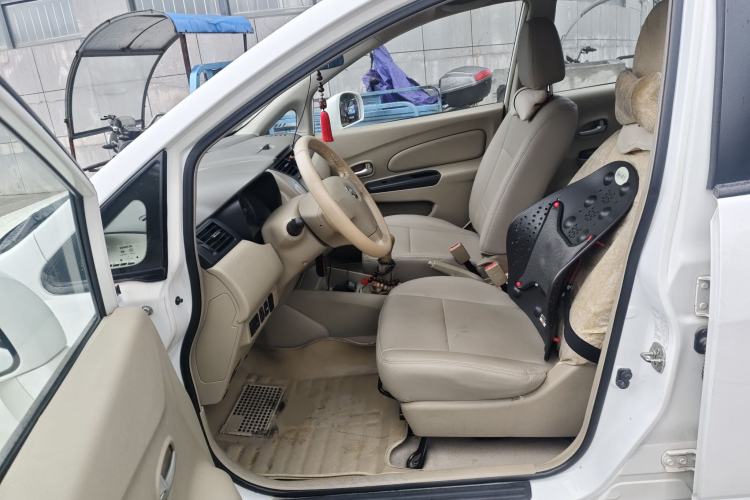 Used Venucia D50 2013 1.6L Manual Fashion Edition Left Front Seat