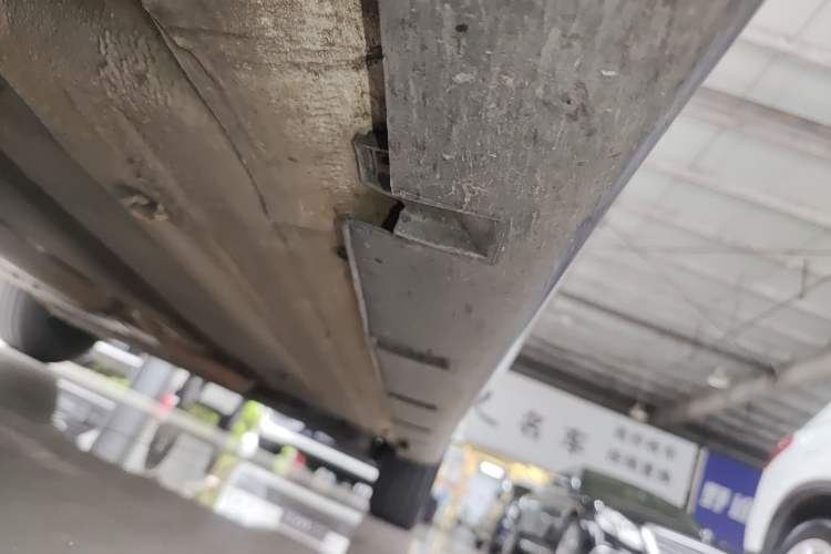 Used Venucia D50 2013 1.6L Automatic Fashion Edition Left Side Sill