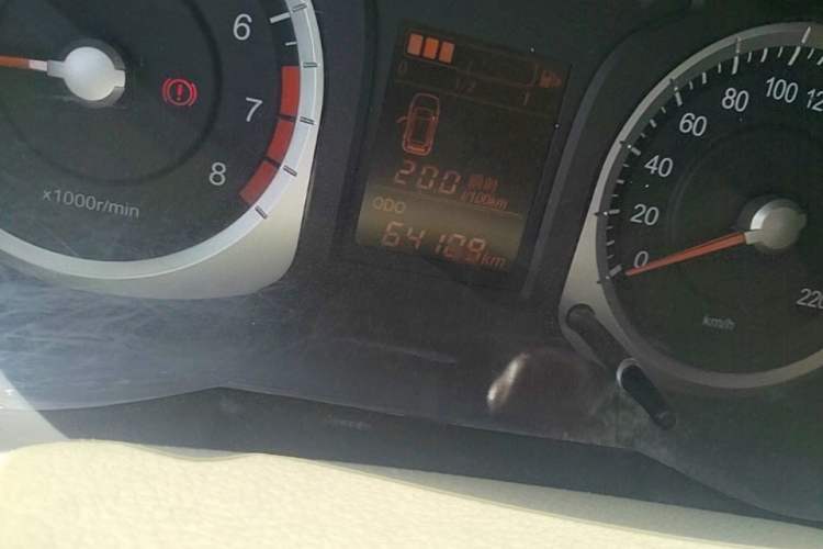 Used Venucia D50 2013 1.6L Manual Fashion Edition Odometer Close Up