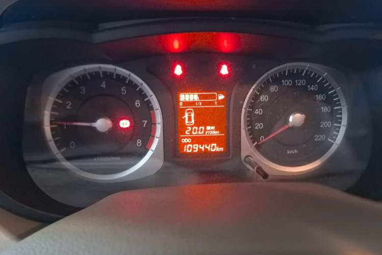 Used Venucia D50 2013 1.6L Manual Luxury Edition Odometer Close Up