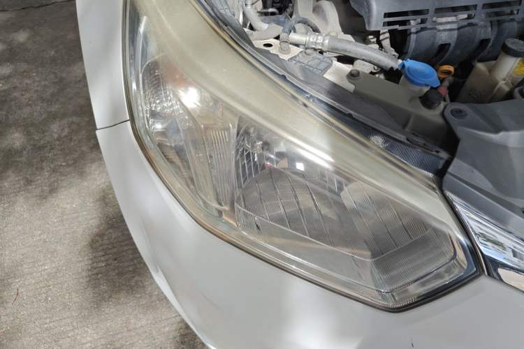 Used Venucia D50 2013 1.6L Automatic Fashion Edition Right Front Headlight