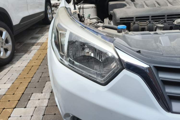 Used Venucia D50 2013 1.6L Automatic Fashion Edition Right Front Headlight