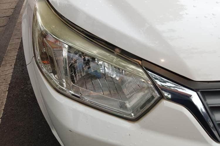 Used Venucia D50 2013 1.6L Manual Luxury Edition Right Front Headlight