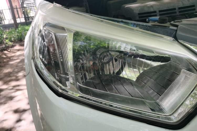 Used Venucia D50 2013 1.6L Automatic Fashion Edition Right Front Headlight