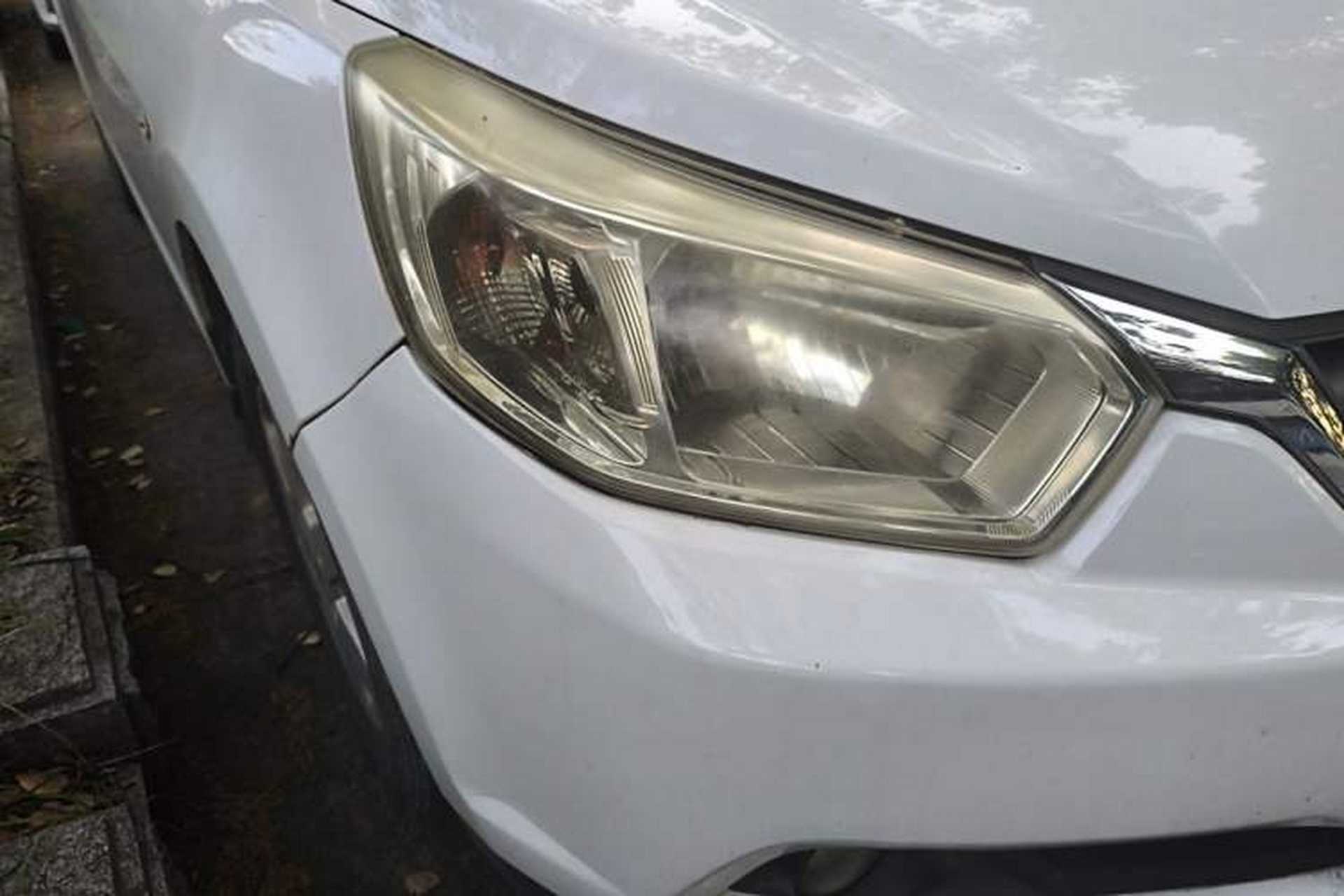 Used Venucia D50 2013 1.6L Manual Luxury Edition Right Front Headlight