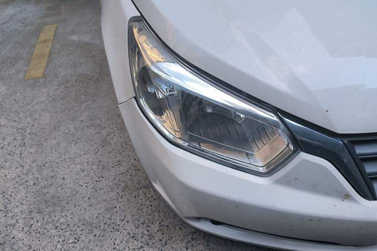 Used Venucia D50 2013 1.6L Manual Luxury Edition Right Front Headlight