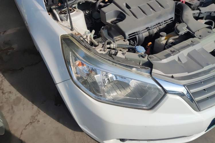 Used Venucia D50 2013 1.6L Automatic Fashion Edition Right Front Headlight