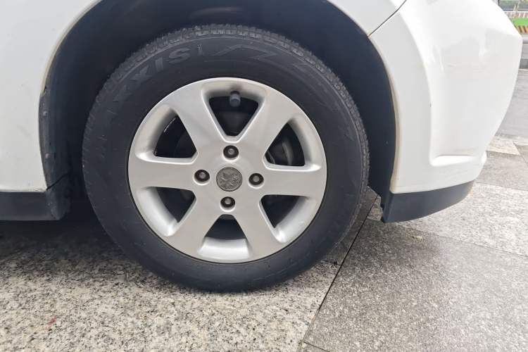 Used Venucia D50 2013 1.6L Manual Fashion Edition Right Front Wheel Hub