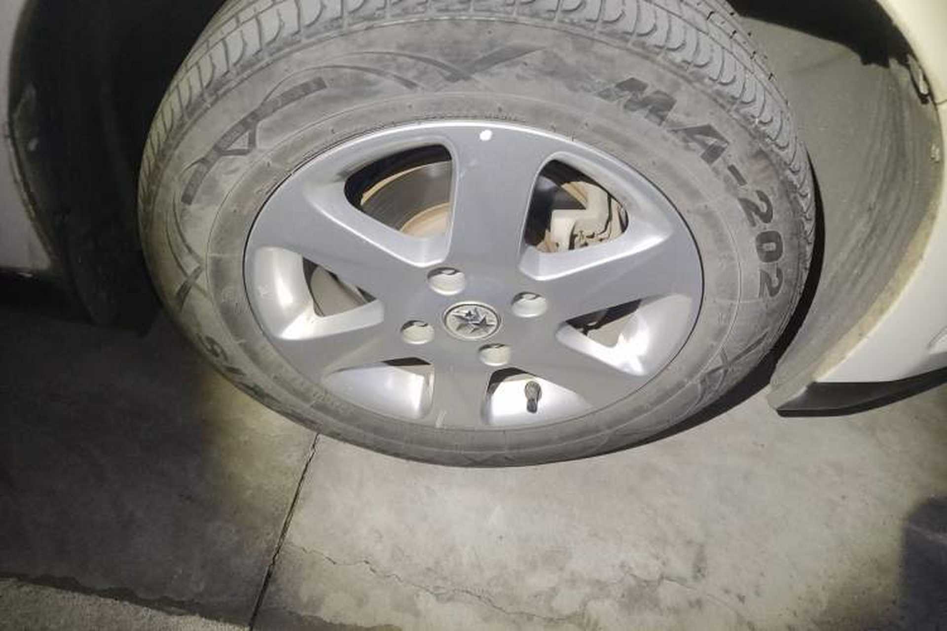 Used Venucia D50 2013 1.6L Manual Luxury Edition Right Front Wheel Hub