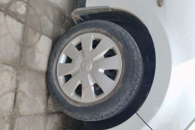 Used Venucia D50 2013 1.6L Manual Fashion Edition Right Front Wheel Hub
