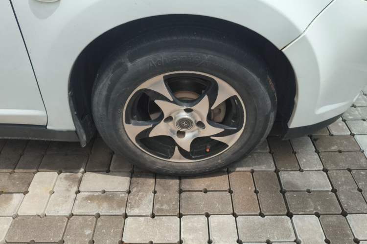Used Venucia D50 2013 1.6L Automatic Fashion Edition Right Front Wheel Hub