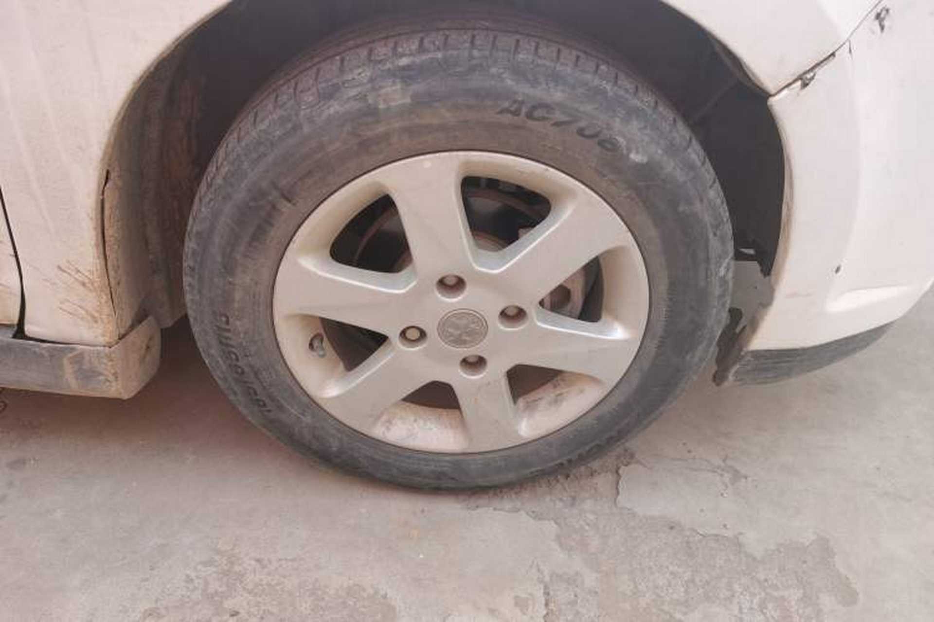 Used Venucia D50 2013 1.6L Manual Luxury Edition Right Front Wheel Hub