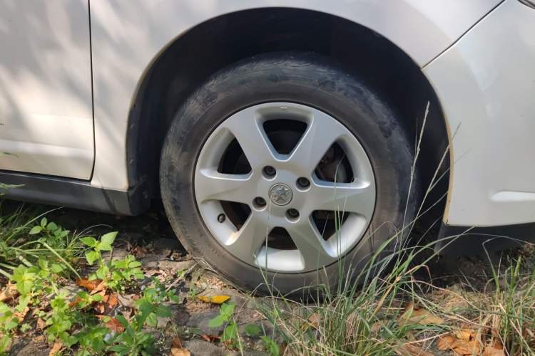 Used Venucia D50 2013 1.6L Automatic Fashion Edition Right Front Wheel Hub