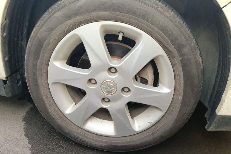 Used Venucia D50 2013 1.6L Manual Luxury Edition Right Front Wheel Hub