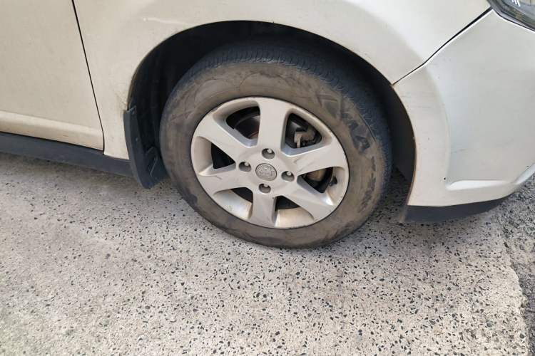 Used Venucia D50 2013 1.6L Manual Luxury Edition Right Front Wheel Hub