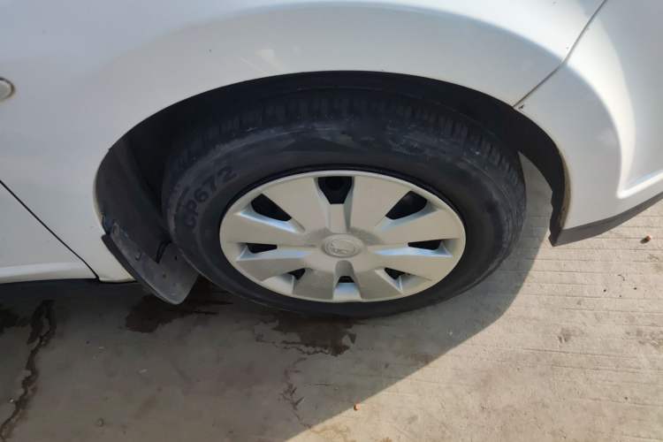 Used Venucia D50 2013 1.6L Automatic Fashion Edition Right Front Wheel Hub