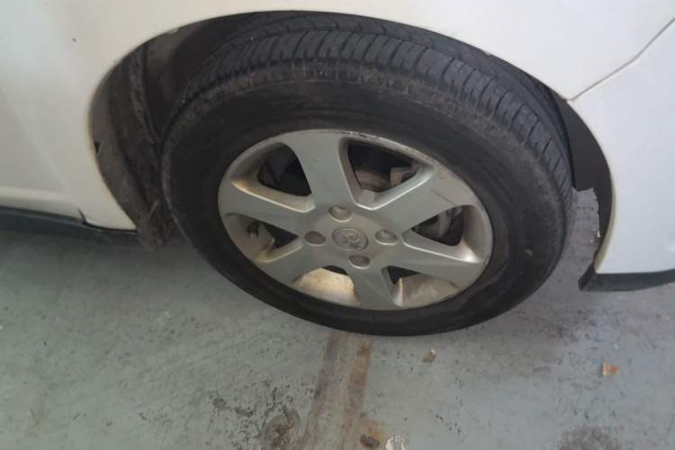 Used Venucia D50 2013 1.6L Manual Luxury Edition Right Front Wheel Hub